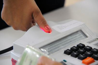 zol - eleições - 2010 - voto biométrico - hidrolândia - goiás - 03102010