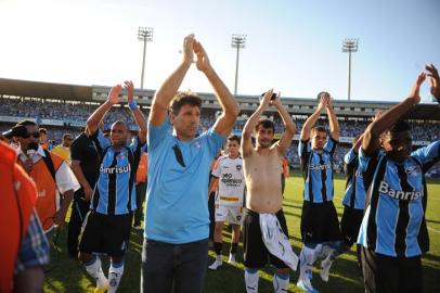 Renato - Gabriel - Douglas - Diego Clementino - André Lima - agradecimento - torcedores - torcida - Grêmio x Botafogo - estádio Olímpico - Campeonato Brasileiro - Brasileirão - última rodada - 05/12/2010 