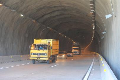 zol túnel BR-101 tráfego Morro Alto